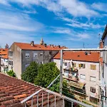 And 2 Walls * Ζαντάρ