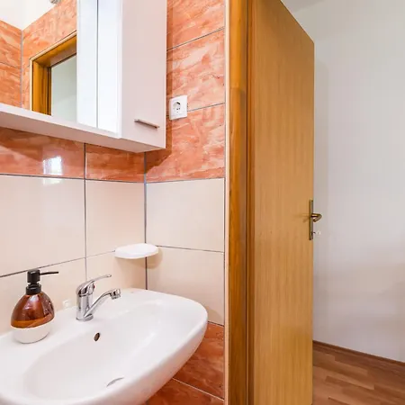 And 2 Walls Appartement *