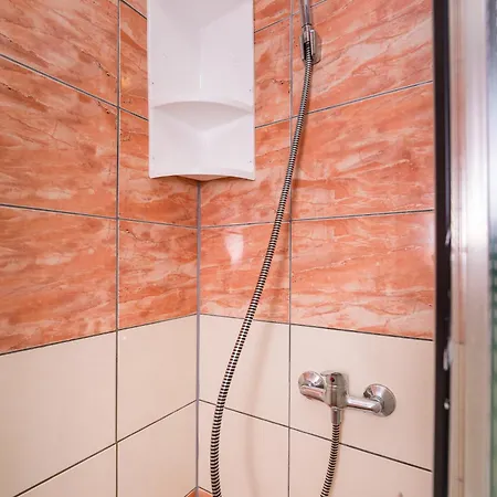 And 2 Walls Apartment Zadar