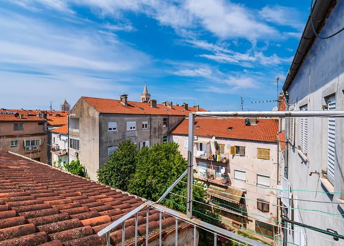 And 2 Walls * Zadar