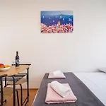 Apartman And 2 Walls Zadar