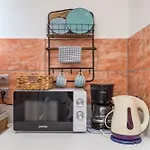 Apartman And 2 Walls *