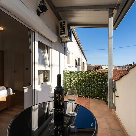 Appartement And 2 Walls *