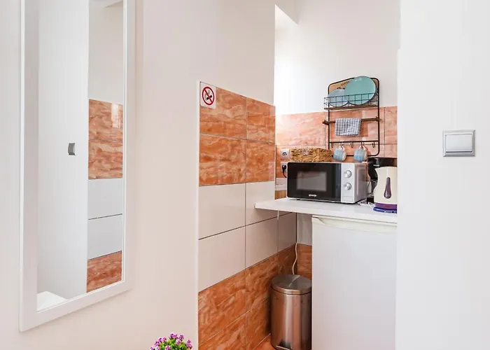 And 2 Walls Apartman