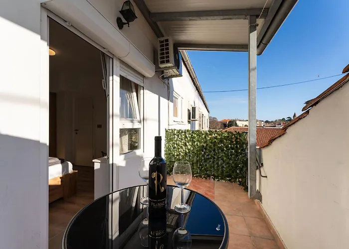Appartement And 2 Walls *